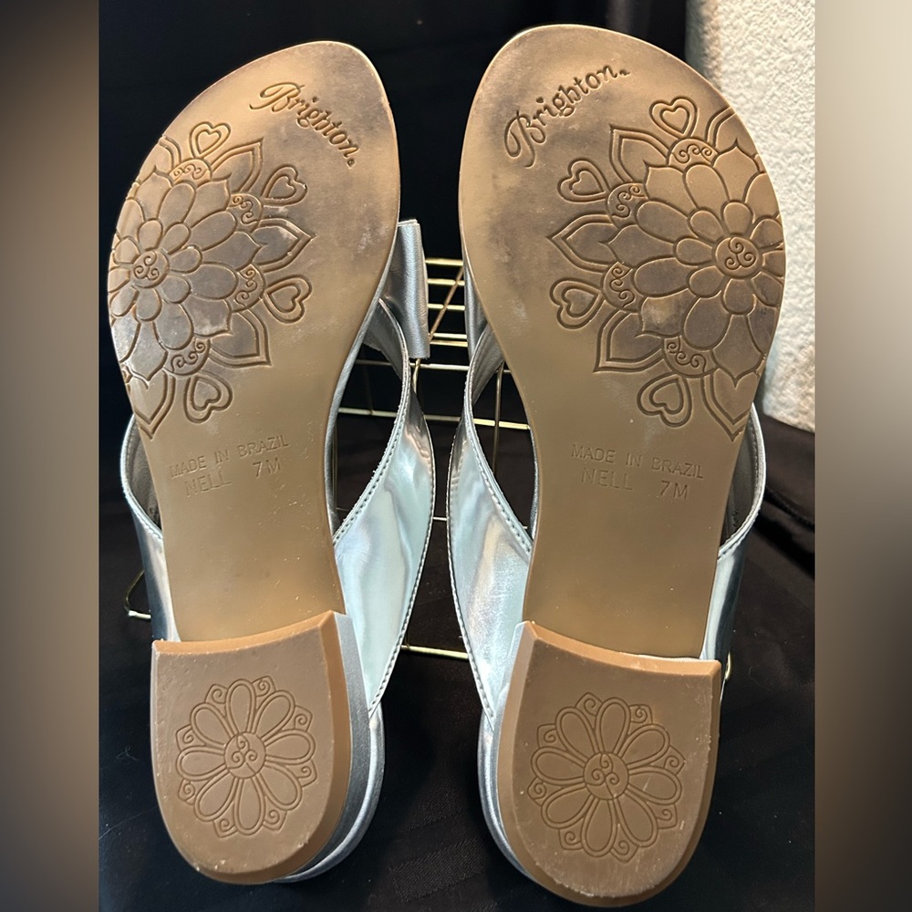 BRIGHTON ‘NELL’ SILVER METALLIC LEATHER BOW SANDAL w/Crystal Accent Sz. 7 - Picture 10 of 12